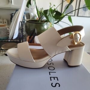 Beautiful Aerosoles "Camera" Style Block Platform Heels in Eggshell Leather 11